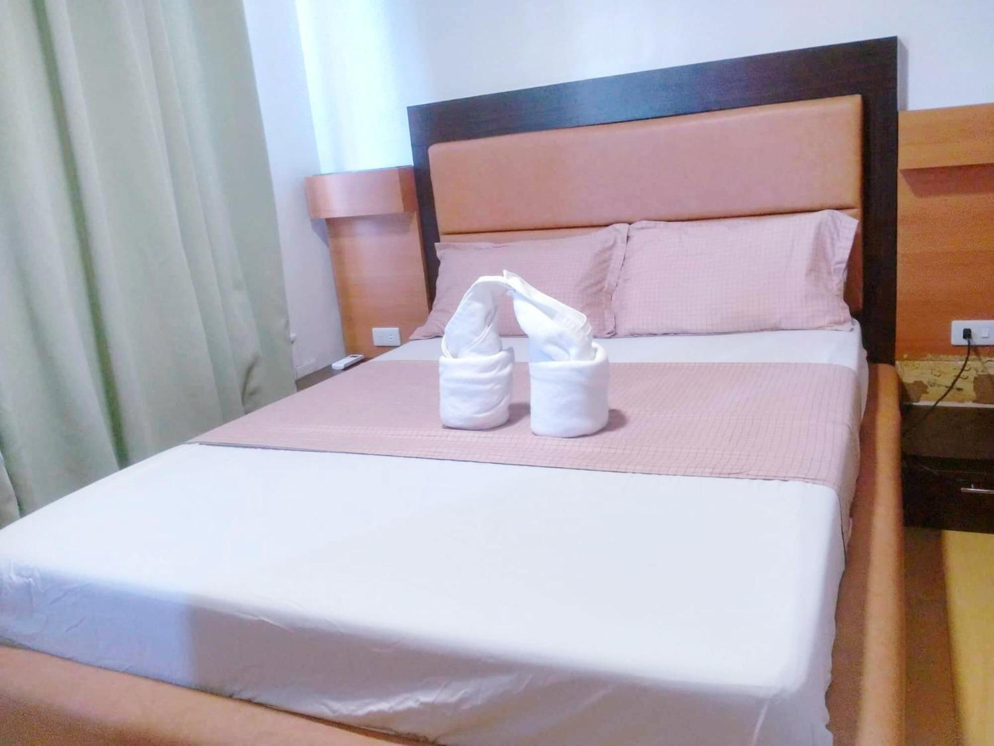 Ri'S One Oasis W Free Pool Back Of Sm City Mall Davao Номер фото